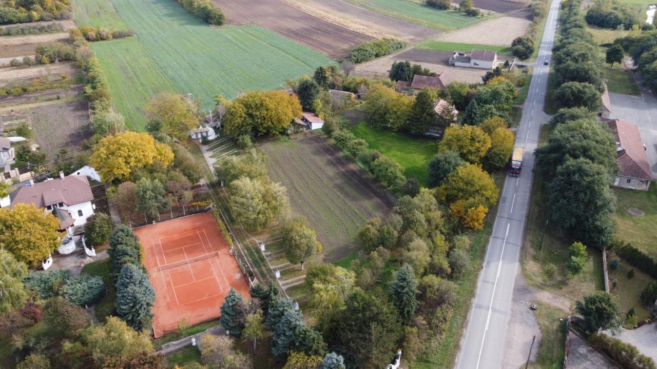 B&B Villa Pipacs Feketić Eksteriør billede