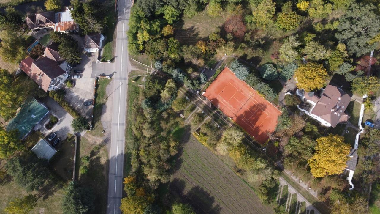 B&B Villa Pipacs Feketić Eksteriør billede