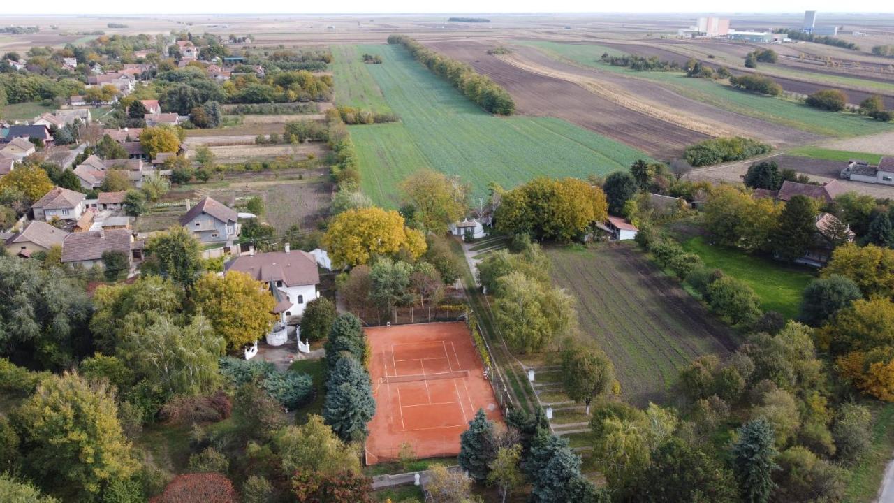 B&B Villa Pipacs Feketić Eksteriør billede