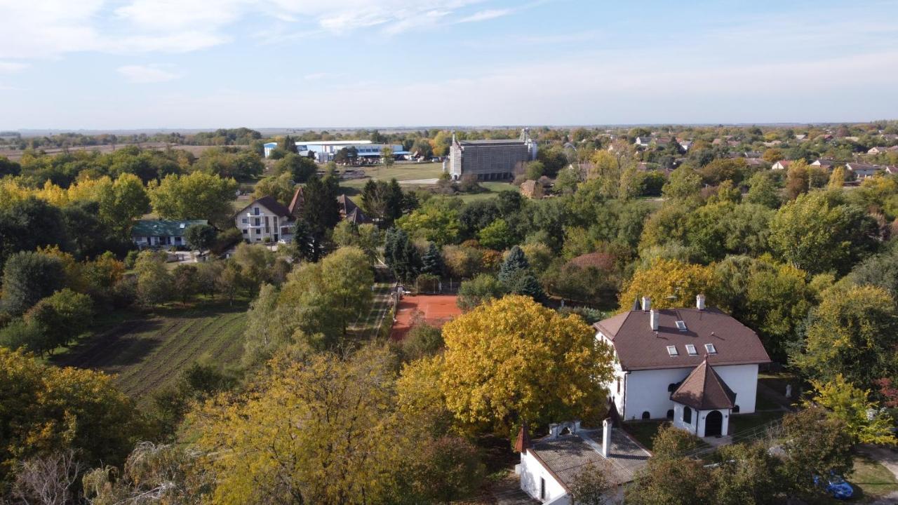 B&B Villa Pipacs Feketić Eksteriør billede