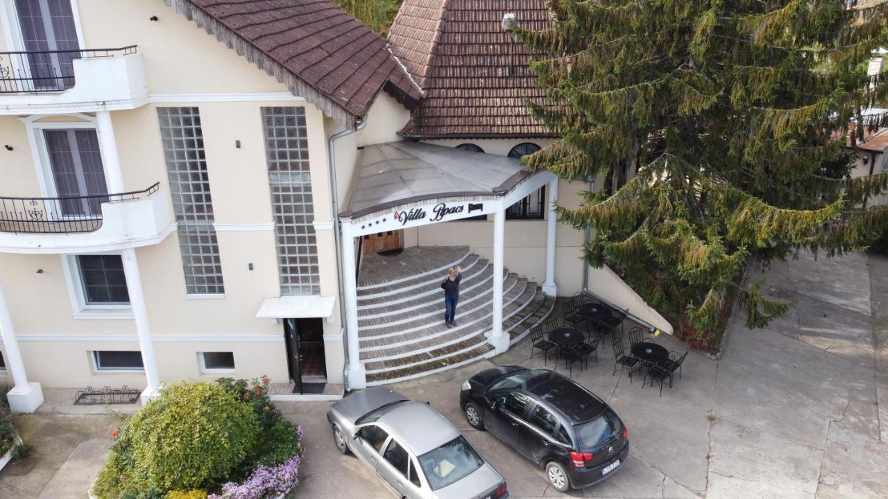 B&B Villa Pipacs Feketić Eksteriør billede