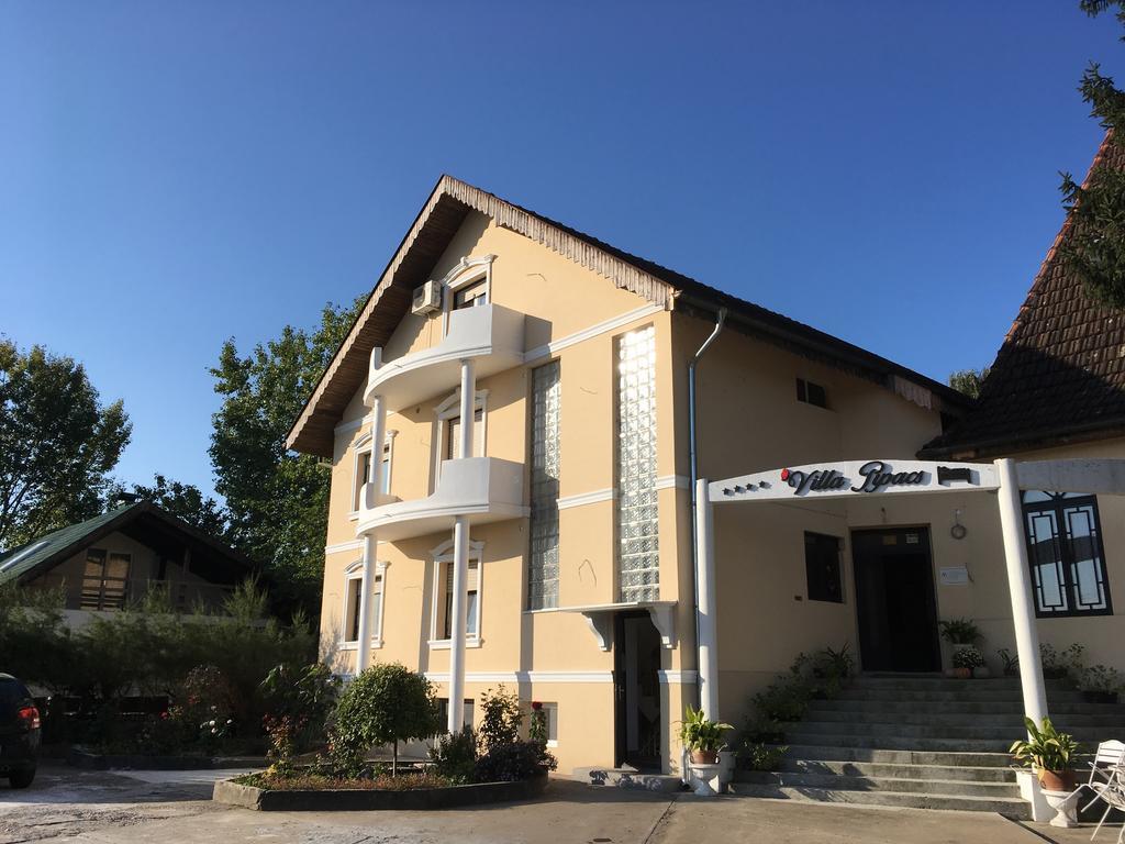 B&B Villa Pipacs Feketić Eksteriør billede