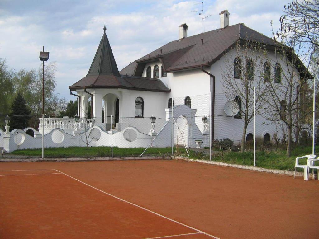 B&B Villa Pipacs Feketić Eksteriør billede