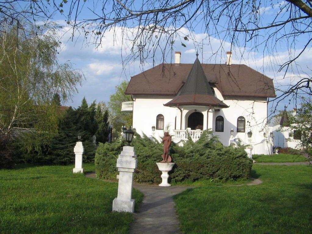 B&B Villa Pipacs Feketić Eksteriør billede