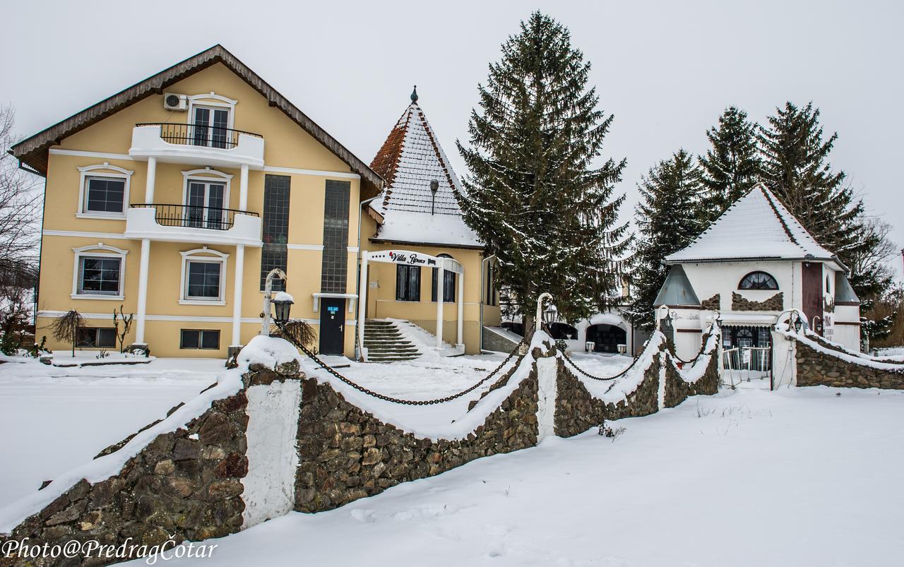 B&B Villa Pipacs Feketić Eksteriør billede