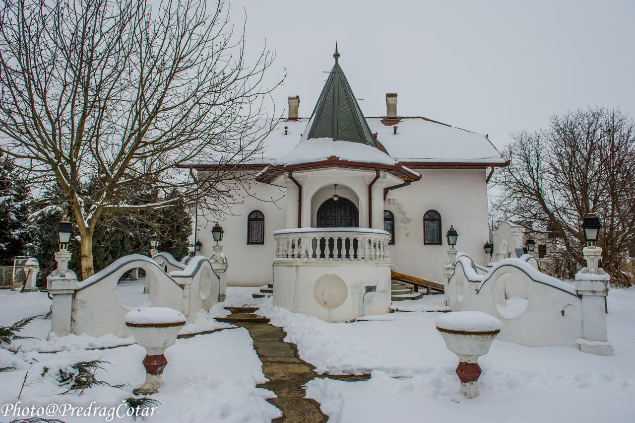 B&B Villa Pipacs Feketić Eksteriør billede